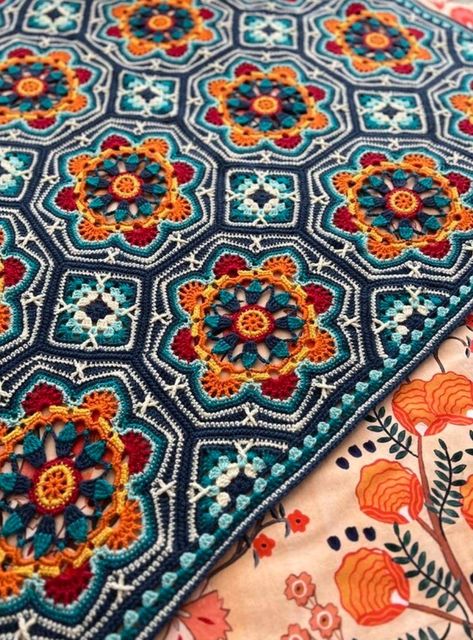 Crochet Persian Tiles, Persian Tiles Blanket, Janie Crow, Crochet Circle Pattern, Persian Tiles, Crochet Potholder Patterns, Crochet Potholder, Crochet Circle, Potholder Patterns