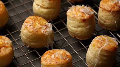 Pronounced: Poe-gotcha! These Hungarian biscuits are a must at any dinner party. Munchies Recipes, Hungarian Desserts, Hungarian Cuisine, Croatian Recipes, Gluten Free Bakery, Soba Noodles, Hungarian Recipes, Polish Recipes, European Food