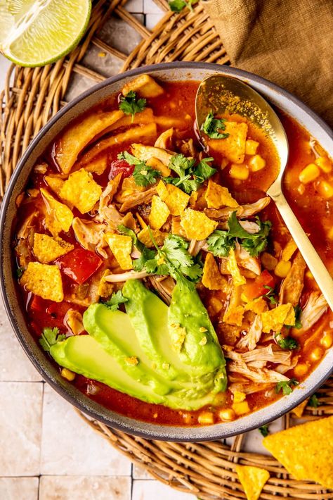 20-MINUTE ROTISSERIE CHICKEN TORTILLA SOUP Chicken Tortilla Soup Non Dairy, Rotisserie Chicken Tortilla Soup, Tortillas Soup, Tomato Snacks, Soup Curry, Butter Chicken Curry, Brunch Appetizers, Broiled Salmon, Chicken Veggies