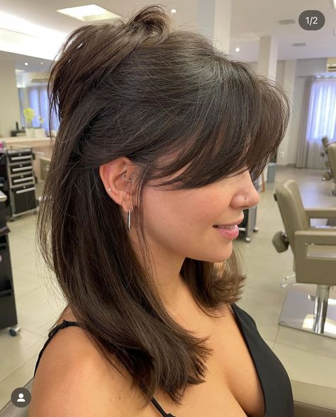 Medium Length Haircut Bangs Round Faces, Curtain Bangs For Round Face Short Hair, Priyanka Haircut, Mid Length Brown Hair With Bangs, Mid Hair Bangs, Curtain Bangs For Big Forehead, Plus Size Bangs Hair, Whispy Curtains Bangs Medium Hair, Medium Length Hair Curtain Bangs