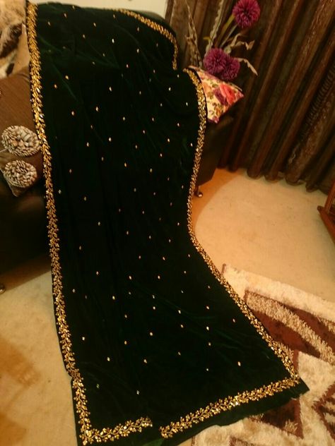 Velvet Stole Designs, Velvet Shawls, Velvet Dupatta, Bridal Dupatta, Desi Wedding Dresses, Indian Outfits Lehenga, Nikkah Dress, Velvet Dress Designs, Velvet Shawl