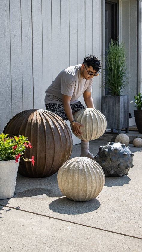 Garden Orbs, Concrete Garden Ornaments, Whimsical Diy, Garden Spheres, Garden Globes, Concrete Diy Projects, Concrete Crafts, Concrete Garden, Have Inspiration