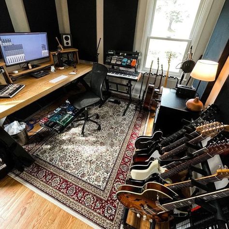 Home Studio Room Ideas, Guitar Home Studio, At Home Studio Set Up, Small Home Music Studio, Musician Room Ideas, Home Recording Studio Aesthetic, Producer Room, Home Studio Aesthetic, Musician Room Aesthetic