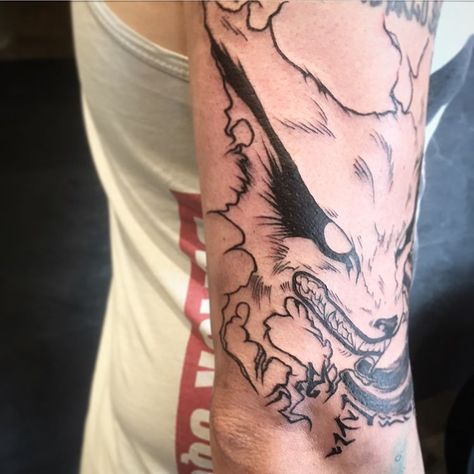 Kurama from Naruto Kurama Tattoo Ideas, Kurama Tattoo, Naruto Tattoos, Tatoo 3d, Fox Tattoo Design, Hipster Tattoo, Nerd Tattoo, Manga Tattoo, Naruto Tattoo