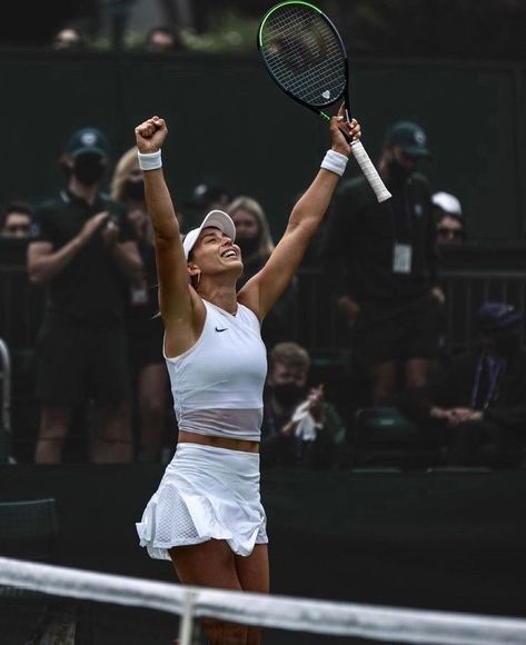 Tennis Motivation, Paula Badosa, Tennis Champions, Nadal Djokovic, Tennis Lifestyle, Sport Aesthetic, Tennis Aesthetic, Pro Tennis, Tennis Champion