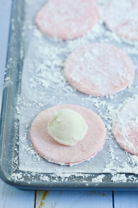 Mochi Ice Cream Recipe Easy, Mochi Ice Cream Recipe, What Is Mochi, Mochi Recipes, Japanese Mochi, Mochi Ice, Mochi Recipe, Japanese Treats, Easy Ice Cream Recipe