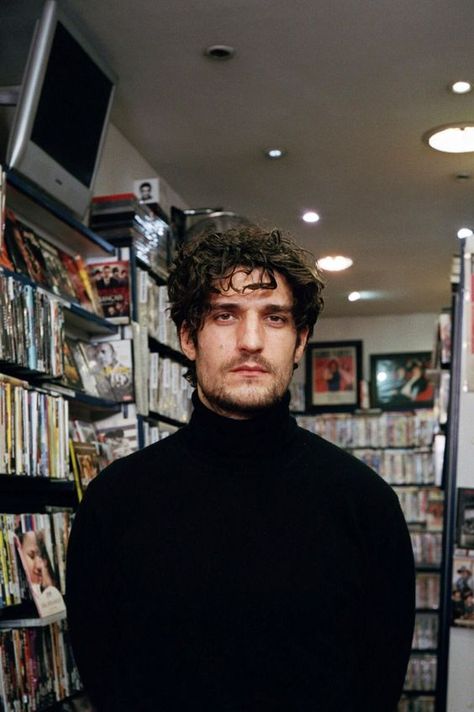 Louis Garrel Style, Louis Garrel Wallpaper, Louis Garrel Aesthetic, Louis Garrel, Severus Snape, 인물 사진, Celebrities Male, Pose Reference, Celebrity Crush