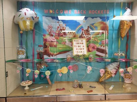 School Display Case, Display Case Ideas, Back To School Displays, School Display, Student Leadership, Prek Classroom, School Store, Glass Display Case, School Displays