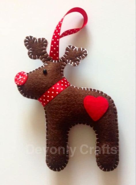 Rudolph Crafts, Thanksgiving Tradition, Felt Reindeer, Diy Felt Christmas Ornaments, Christmas Reindeer Decorations, Baby Mobil, Reindeer Craft, Felt Crafts Christmas, Felt Creations