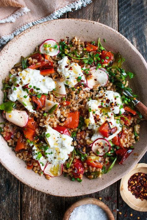 Warm Farro Salad, Farro Salad Recipes, Farro Recipes, Honey Vinaigrette, Instagram Recipes, Farro Salad, Warm Salad, Calorie Meals, Hot Honey