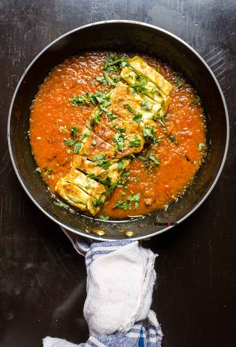 Bengali Egg Curry, Spicy Gravy, Curry Recipes Easy, Easy Egg Recipes, Egg Omelet, Curry Ingredients, Egg Curry, Curry Recipes Indian, Recipe Indian