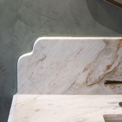 @ariastonegallery shared a photo on Instagram: “It's all in the details! Notice the exquisite, rounded edges of our Calacatta Matarrazzo Honed Marble - you'll be seeing much more of this…” • Apr 22, 2022 at 1:29am UTC Curved Marble Backsplash Bathroom, Curved Vanity Backsplash, Marble Edge Profile, Marble Edge Detail, Curved Marble Backsplash, Marble Backsplash Bathroom, John 21, Bathroom Double Sink, Slab Backsplash