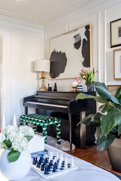 Piano Styling, Piano Room Decor, Piano Living Rooms, Interior Design Country, Piano Decor, Colorful Apartment, Black Piano, Piano Room, Colorful Life