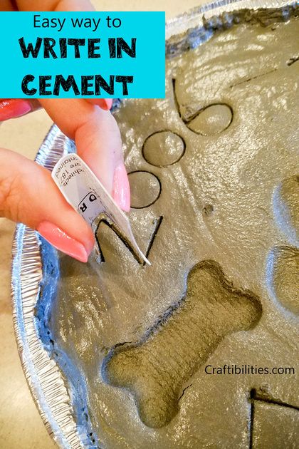 Stepping Stone - HOW TO WRITE IN CEMENT - DIY Garden memorial Dog Stepping Stone Pet Memorials, Diy Dog Grave Marker, Dog Tombstone Diy, Diy Pet Headstone, Pet Tombstone Ideas Diy, Dog Headstone Diy, Pet Grave Ideas Memorial Gardens, Pet Headstones Diy, Pet Grave Ideas