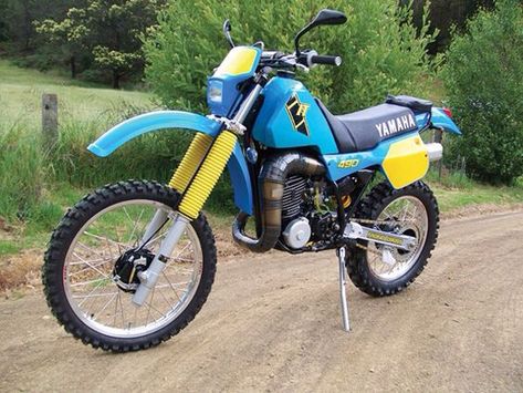 Suzuki Dirt Bikes, Enduro Vintage, Yamaha Dirt Bikes, Yamaha 125, Enduro Motorcycles, Schwinn Bicycles, Yamaha Dt, Wooden Bicycle, Cool Dirt Bikes