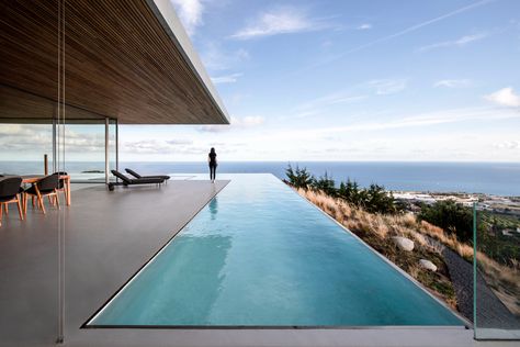 Modern Masterpieces: Unveiling 8 of the Most Emblematic Home Designs of Today - Architizer Journal Barcelona House, Oak Cladding, Infinity Pools, Architecture Modern, Pool Lights, Pool Photos, Luxury Pool, Pool Design, Modern Houses