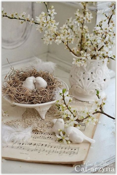 ...♥... Vintage Easter Fashion @rubylanecom www.rubylane.com Vibeke Design, Decoration Shabby, Diy Vintage Decor, Birds Nest, Bedroom Vanity, Vanity Decor, Easter Decorations Vintage, Music Decor, Beltane