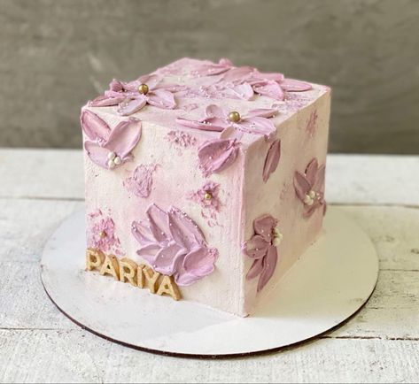 Aesthetic Square Cake, Square Cake Designs Simple, Cube Cake Design, Square Shape Cake Designs, Square Birthday Cake Ideas, Squer Shape Cake Design, Modern Square Cake Design, Square Cake Design Birthdays, Square Cake Designs