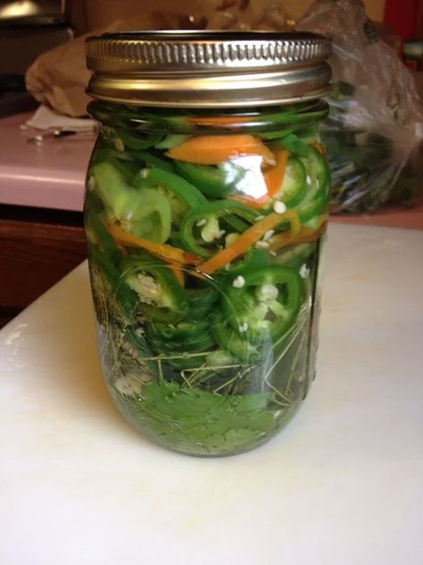 Pickled Hot Peppers, Dill Pickle Recipe, Quick Appetizer, Stuffed Anaheim Peppers, Pickled Jalapeño, Banana Peppers, Canning Tips, Brine Recipe, Refrigerator Pickles