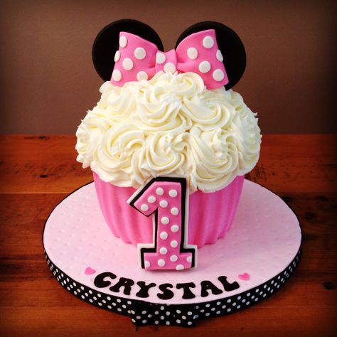 Minnie Mouse Smash Cake, Smash Cake Ideas, Minnie Mouse Cupcake, Minnie Mouse Birthday Theme, Giant Cupcake Cakes, Minnie Mouse First Birthday, Minnie Mouse Birthday Cakes, Minnie Mouse Cupcakes, Bolo Minnie