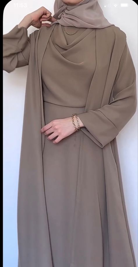 Office Abaya Work Outfits, Nikab Design, Hijabi Abaya Outfits, Dress Under Abaya, Modest Abaya Designs, Simple Abaya Designs Muslim, Simple Abaya Designs Casual, Simple Burkha Designs, Casual Abaya Outfits