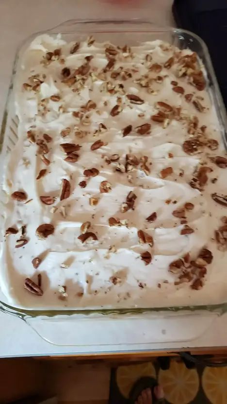 Elvis Presley Sheet Cake - Life with Susan Sweet Casserole, Homemade Payday, California Spaghetti, Payday Candy, Do Nothing Cake, Turtle Candy, Elvis Presley Cake, Pecan Fudge, White Queso