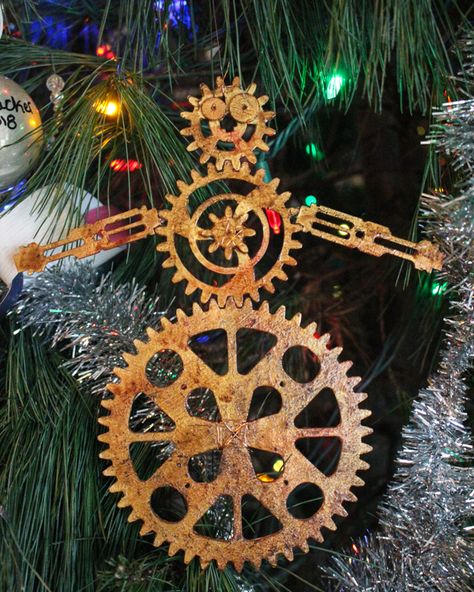 Steampunk Snowman, Christmas Steampunk, Painted Mermaid, Multimedia Art, Steampunk Christmas, Gold Acrylic Paint, Green World, Multimedia Arts, Diy Marble