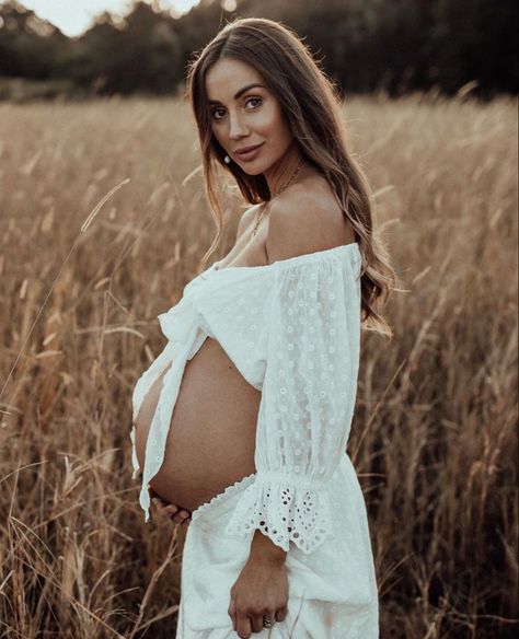 Maternity Photoshoot Dress, Elopement Wedding Dresses, Dress Hire, Maternity Dresses For Photoshoot, Maternity Photography Poses, Photoshoot Dress, Maternity Photoshoot, Newborn Photoshoot, Daisy Chain