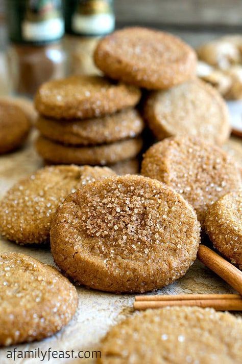 The Greatest Holiday Cookie Recipes Ever Cinnamon Dessert Recipes, Cookies With Cinnamon, Cinnamon Desserts, Saigon Cinnamon, Cinnamon Sugar Cookies, Brown Sugar Cookies, Christmas Cookie Recipe, The Best Cookies, Chewy Sugar Cookies