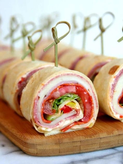 Sandwich Roll Ups, Garden Party Recipes, Pinwheel Appetizers, Tortilla Rolls, Italian Sandwich, Pinwheel Recipes, Stuffed Banana Peppers, Delicious Sandwiches, Tea Sandwiches