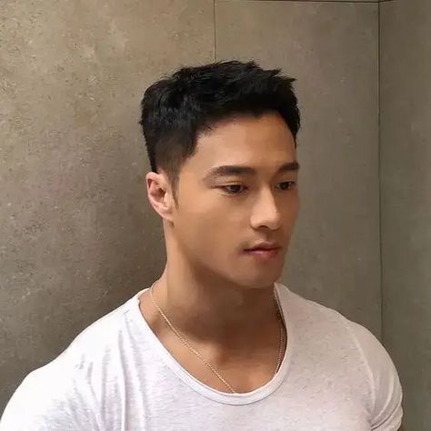 Undercut Asian Fade Haircut, Korean Haircut Men, Asian Men Short Hairstyle, Asian Boy Haircuts, Hairstyles Male, Asian Hairstyles, Asian Man Haircut, Korean Men Hairstyle, Korean Haircut