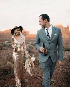 Valley of the Gods Desert Elopement Inspiration via Rocky Mountain Bride Elopement Outfit Bride, Elopement Outfit, Summit Lake, Utah Desert, Jackson Hole Wedding, Romantic Beach Wedding, Desert Elopement, Hippie Wedding, Engagement Picture