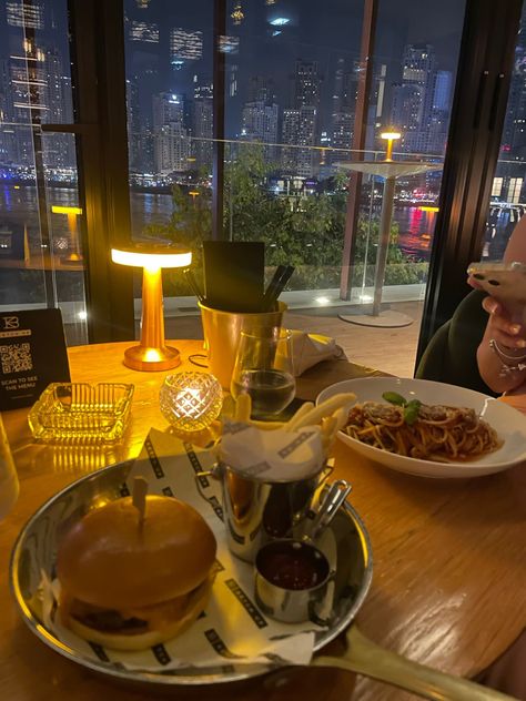 Dubai restaurant inspo Dubai Restaurant Snapchat, Dinner In Dubai, Dubai Restaurant, Selfie Ideas, Arab Emirates, Cute Selfie Ideas, Hotels Room, Aesthetic Food, In Dubai