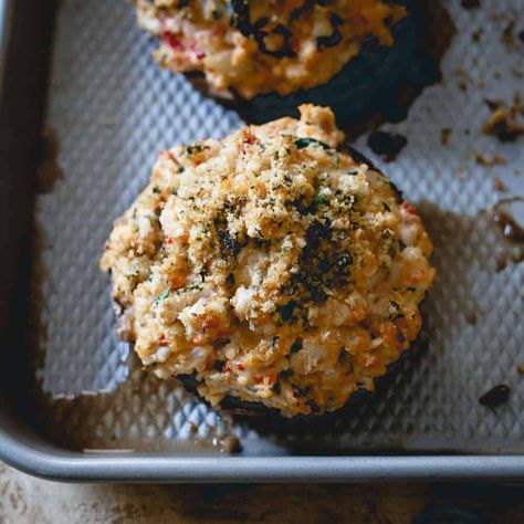 These ground turkey stuffed portobello mushrooms are oozing with creamy cheese and garlic. Stuffed Portobellos, Portabella Mushrooms Recipes, Stuffed Portobello Mushrooms, Turkey Patties, Portobello Mushroom Recipes, Stuffed Portobello, Healthy Baked Chicken, Cheese Spinach, Stuffed Mushroom