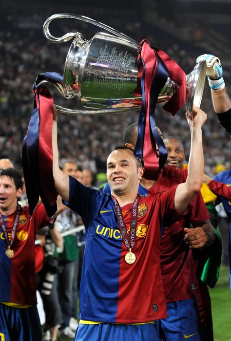 Xavi Iniesta, Young Messi, Barcelona Pictures, Fc Barcelona Players, Football Final, Manchester United Soccer, Football Legends, Barcelona Football, Best Football Team