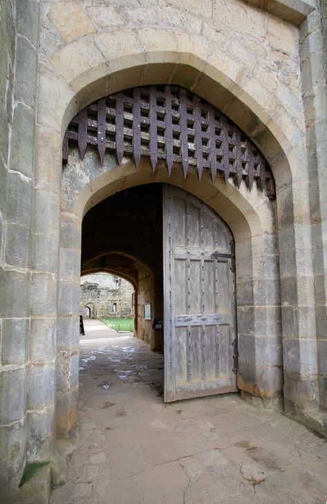 Bodiam Castle portcullis | North, main entrance | Brian Snelson | Flickr Building A Gate, Castle Architecture, Medieval Door, Castle Parts, Real Castles, Hyrule Castle, Bodiam Castle, Castle Doors, Castle Gate