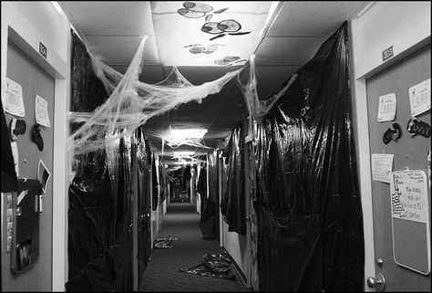 Haunted Dorm Hallway School Halloween Decorations, Halloween Decorations School, Haunted Hallway, Halloween Door Decorations Classroom, Halloween Dorm, Apartment Decor College, Halloween Classroom Decorations, Dorm Door Decorations, Dorm Room Crafts