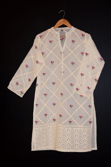 Applique Patterns On Kurtis, Indian Applique, Applic Work, Easy Applique, Balochi Dresses, Best Designer Suits, Dupatta Designs, Kurti Styles, Kurtis Design