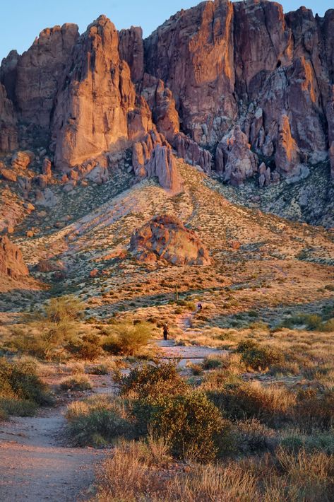 The Superstition Mountains is a beloved mountain spot here in the state of Arizona, and it’s also my favorite range of mountains in the state! It’s not hard to see why from the shape of those mountains that just juts out and makes a grand appearance that can be seen from miles away. Formed from […] The post Easy Scenic Trails in The Superstition Mountains appeared first on From One Girl to One World. Desert Mountains Landscapes, Superstition Mountains Arizona, Arizona Mountains, Travel Arizona, Desert Sled, Deserts Of The World, Arizona Road Trip, Superstition Mountains, Vintage Arizona