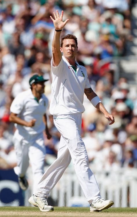 Dale Steyn signals his five-for to the crowd, England v South Africa, 1st Test, The Oval, 5th Day, July, 23, 2012 Dale Steyn, Sport Cricket, Ab De Villiers Photo, Fast Bowling, Sports Players, Game Zone, England Cricket, World Cricket, Ab De Villiers