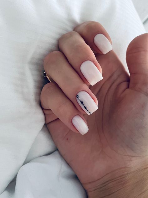 Milky With Nails, Milky White Fall Nails, Milky Yellow Nails, Gel Nails Milky White, Milky Nails Design, Milky Nail Designs, Milky White Nails Short, Milk Nails Design, Milky White Nail Ideas