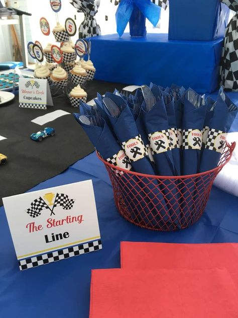 Cars Birthday Party Food, Cars Birthday Party Ideas, Nascar Party, Dirt Bike Birthday, Hotwheels Birthday Party, Cars Birthday Party, Race Car Themes, Hot Wheels Party, Hot Wheels Birthday