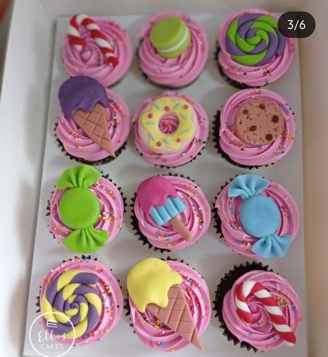 Candyland Cupcake Ideas, Candy Theme Cupcakes, Cupcake Candyland, Candyland Treats, Candyland Cupcakes, Candy Land Cupcakes, Decorative Cupcakes, Candy Cupcakes, Carnival Cakes