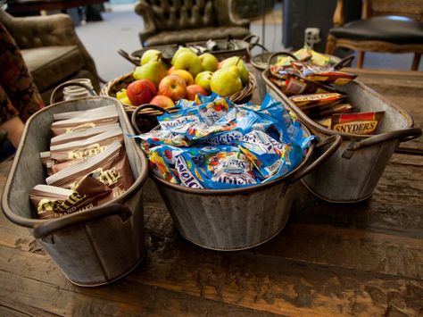 Fueled Office Tour - Business Insider Refreshments Ideas Snacks, Conference Snacks, Meeting Snacks, Snack Display, Snack Cart, Sales Ideas, Snack Station, Staff Meeting, Office Snacks