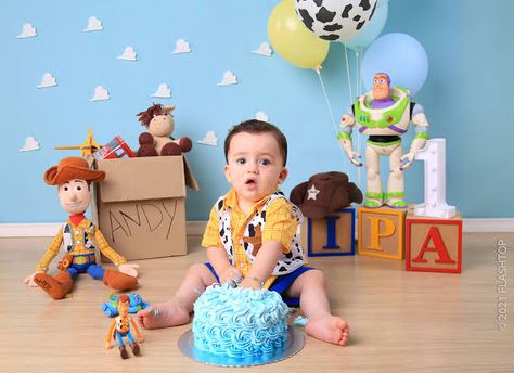 Toy Story Smash Cake 1st Birthdays, Toy Story Cake Smash, Toy Story Photo Shoot Ideas, Toy Story Photoshoot, Woody Party, Woody Birthday, Toy Story Party Decorations, Baby Cake Smash, Boys 1st Birthday Party Ideas