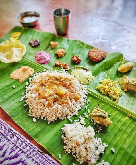 #onam #sadhya #thiruvonam #food #taste #photography #ideas #culture #traditions #keralam# god's own country From instagram..... Sadhya Photography, Onam Sadhya Photography, Onam Aesthetic Pics, Onam Pics, Taste Photography, Onam Kerala, Onam Sadhya, Onam Outfits, God's Own Country