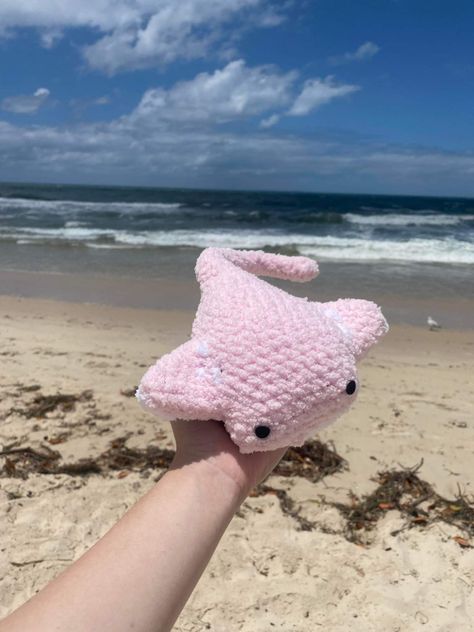 Pink fluffy stingray amigurumi crochet stingray by the beach sea waves aesthetic and hd How To Crochet A Stingray, Amigurumi Stingray, Stingray Crochet, Crochet Stingray, Bedroom Plan, Diy Crochet Patterns, Beach Crochet, Crochet Plushies, Crochet Patterns Free