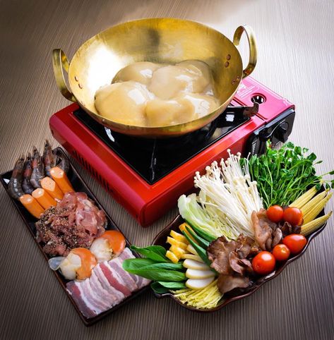 10 best places for collagen steamboat and other collagen treats - Weekender.Com.Sg Steamboat Food, Steamboat Recipe, Cupcakes For Sale, Japanese Beer, Strengthening Hair, Tom Yum Soup, Tea Cafe, Healthy Supper, Relaxing Tea