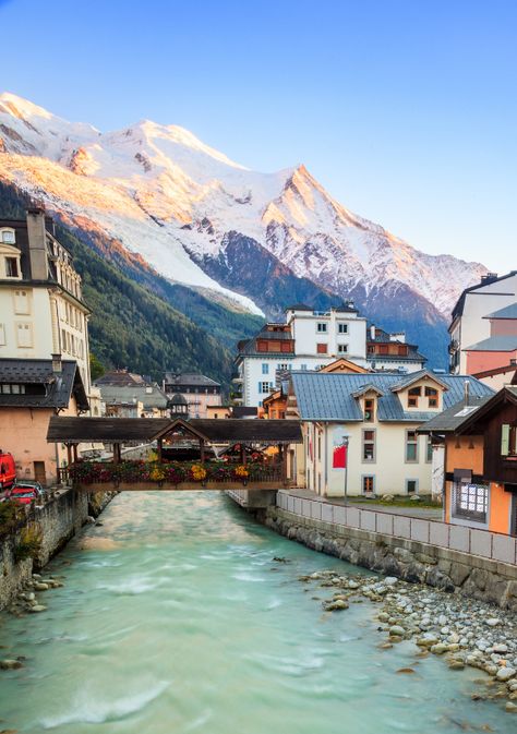 Discovering the most beautiful sites in the Chamonix-Mont-Blanc valley Chamonix France, Comfy Travel, Travel Comfort, Whitewater Rafting, Voyage Europe, Beautiful Sites, French Alps, Zermatt, Ski Trip