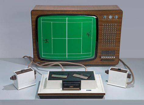 🎮 Game mode: ON! Did you know the Magnavox Odyssey was the first commercial home video game console? It was developed by a small team led by Ralph H. Baer at Sanders Associates and released by Magnavox in the US in September 1972. It cost $100 (equivalent to about $611 today), with a total of 28 games distributed on 11 different game cards, including table tennis, football and basketball. What was your first game console or favourite video game? Magnavox Odyssey, Game Calls, First Person Shooter, Retro Video Games, Different Games, Football And Basketball, Yesterday And Today, First Game, Table Tennis